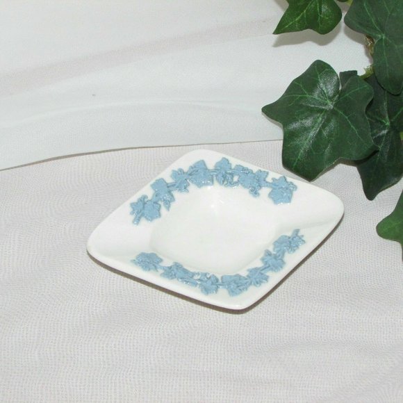 Wedgwood Queen's Ware Ashtray Vintage England White Blue - Picture 1 of 5